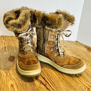 Woman’s Santana Canada Brown Fur-Lined Winter Boots. Size 8/38